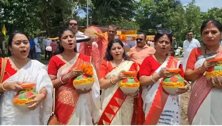 Siliguri: खूंटी पूजा के साथ सेंट्रल कॉलोनी दुर्गा पूजा की तैयारियां शुरू Siliguri: खूंटी पूजा के साथ सेंट्रल कॉलोनी दुर्गा पूजा की तैयारियां शुरू
