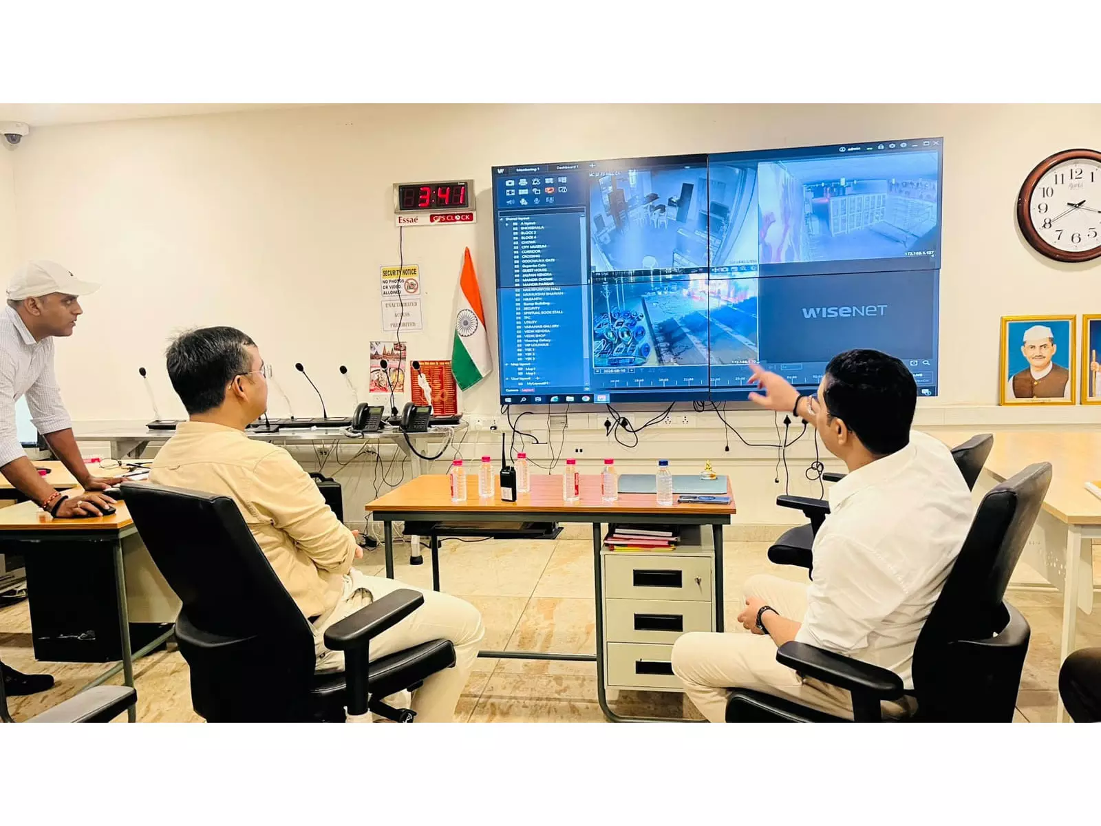 काशी विश्वनाथ क्षेत्र का DM ने किया निरीक्षण काशी विश्वनाथ क्षेत्र का DM ने किया निरीक्षण