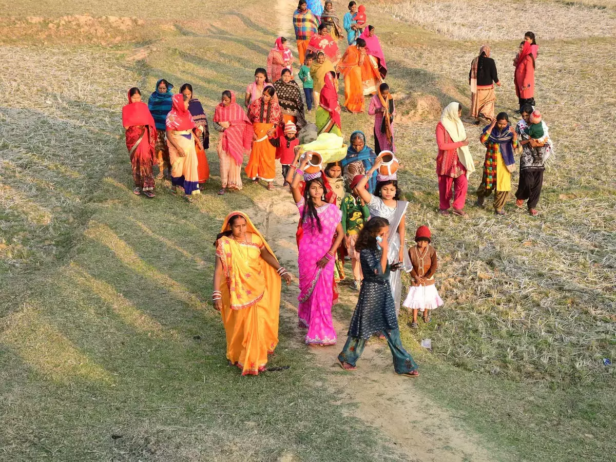 बिहार के 6 हजार गांवों से पलायन, रोजगार की कमी बड़ी वजह बिहार के 6 हजार गांवों से पलायन, रोजगार की कमी बड़ी वजह