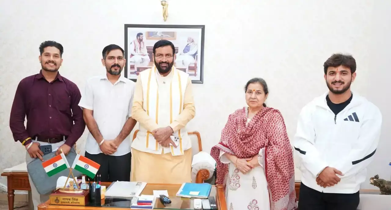 Chandigarh: सीएम के आश्वासन के बाद हारट्रोन कर्मचारियों का आंदोलन थमा Chandigarh: सीएम के आश्वासन के बाद हारट्रोन कर्मचारियों का आंदोलन थमा