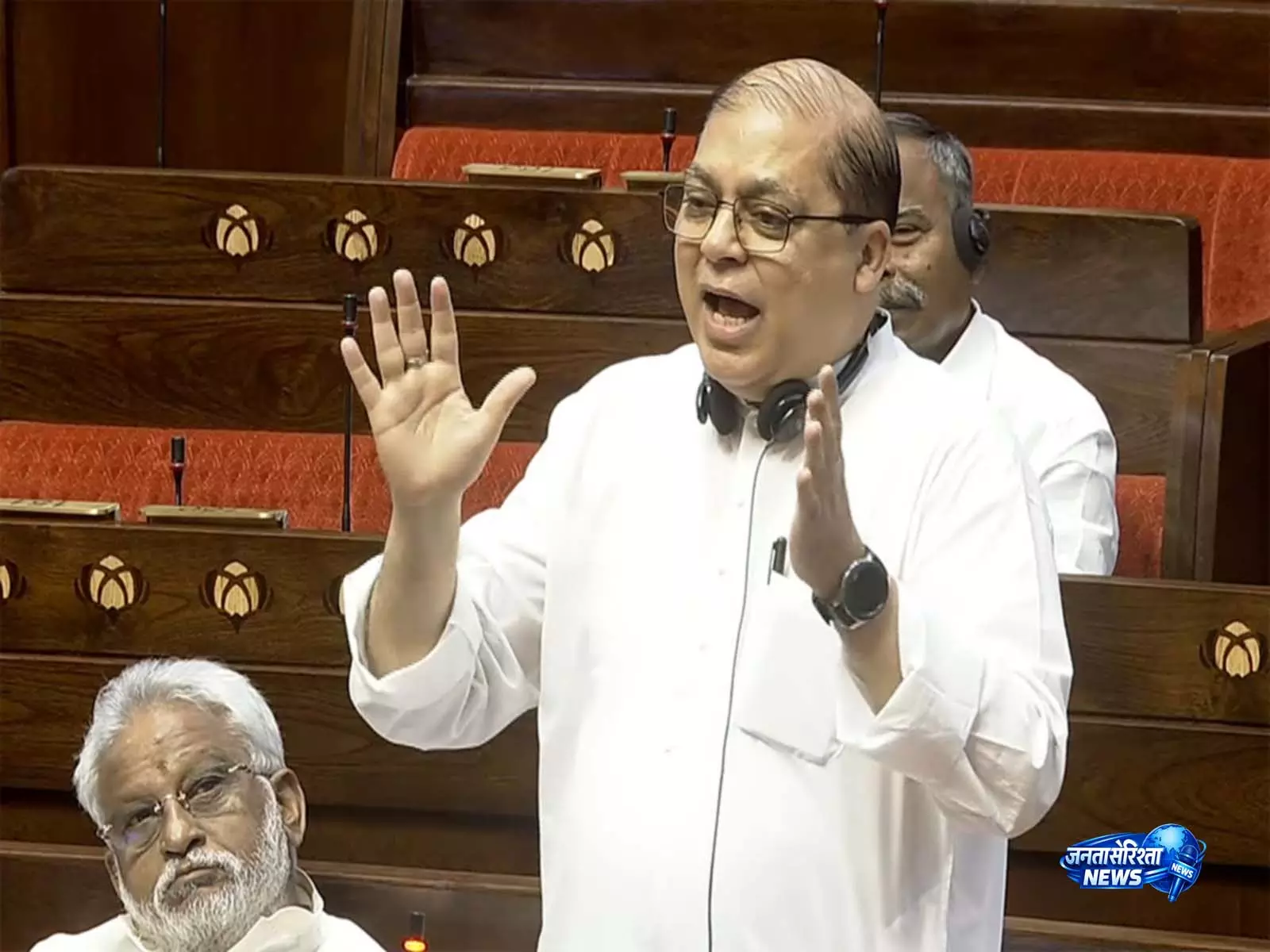 ममता काफिले विवाद पर TMC सांसद का नोटिस ममता काफिले विवाद पर TMC सांसद का नोटिस