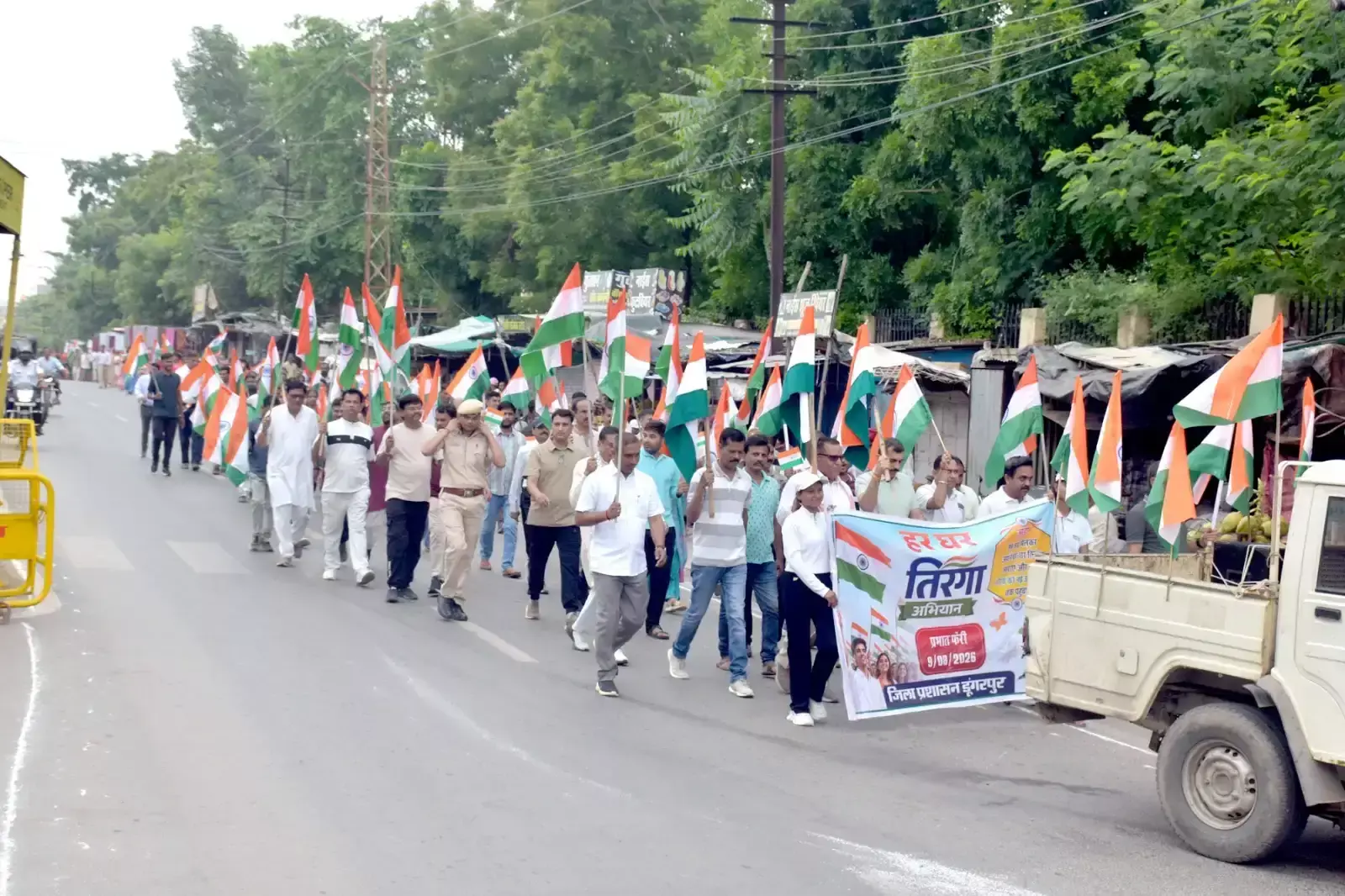 Dungarpur: देशभक्ति के गीतों से गूंजा डूंगरपुर, हर घर तिरंगा अभियान को मिला उत्साह Dungarpur: देशभक्ति के गीतों से गूंजा डूंगरपुर, हर घर तिरंगा अभियान को मिला उत्साह