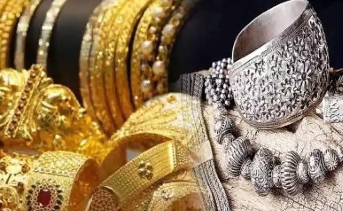 Gold Silver Price आज चांदी में जोरदार उछाल 2100 रुपये बढ़ा सोना हुआ नरम Gold Silver Price आज चांदी में जोरदार उछाल 2100 रुपये बढ़ा सोना हुआ नरम