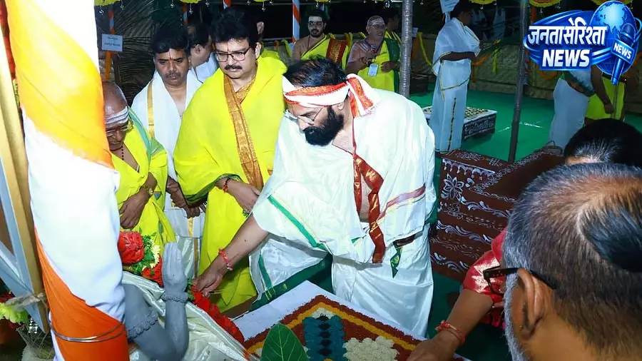 नलगोंडा में वरुण यज्ञ, सिंचाई मंत्री एन. उत्तम कुमार रेड्डी ने पत्नी संग की पूजा-अर्चना नलगोंडा में वरुण यज्ञ, सिंचाई मंत्री एन. उत्तम कुमार रेड्डी ने पत्नी संग की पूजा-अर्चना