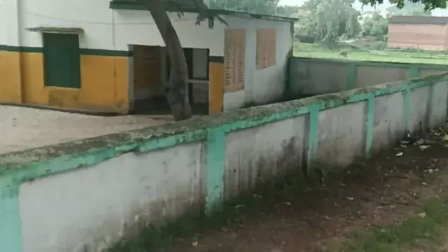 आवारा कुत्ते के हमले में छात्र की मौत के बाद स्कूलों की सुरक्षा को लेकर सतर्क हुआ प्रशासन आवारा कुत्ते के हमले में छात्र की मौत के बाद स्कूलों की सुरक्षा को लेकर सतर्क हुआ प्रशासन