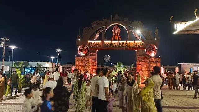 तवी वंडरलैंड में उमड़ी पर्यटकों की भीड़ तवी वंडरलैंड में उमड़ी पर्यटकों की भीड़