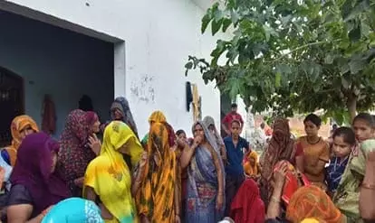 Farrukhabad: बूढ़ी गंगा में शव मिलने से मचा हड़कंप, भैंस चराने गया था वृद्ध