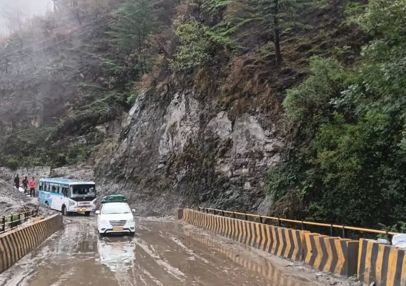 Dehradun: उत्तराखंड में मूसलाधार बारिश का दौर जारी, चार जिलों में ऑरेंज अलर्ट Dehradun: उत्तराखंड में मूसलाधार बारिश का दौर जारी, चार जिलों में ऑरेंज अलर्ट