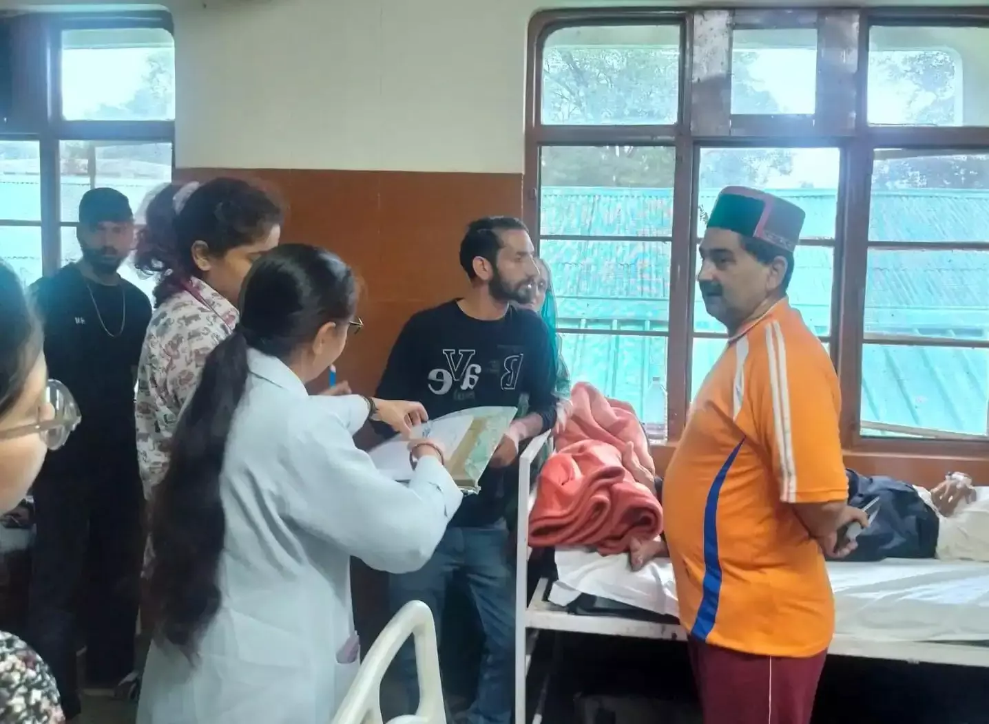 Dharamshala: विधायक पठानिया ने मरीजों से मुलाकात कर स्वास्थ्य सेवाओं का लिया जायजा Dharamshala: विधायक पठानिया ने मरीजों से मुलाकात कर स्वास्थ्य सेवाओं का लिया जायजा