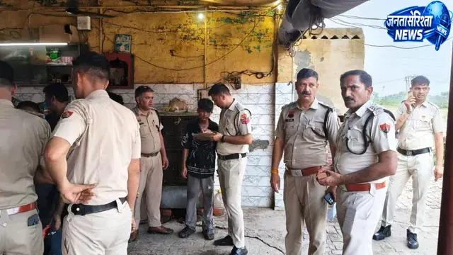 स्वतंत्रता दिवस से पहले कलानौर में सुरक्षा बढ़ी, होटल-ढाबों की पुलिस ने की जांच स्वतंत्रता दिवस से पहले कलानौर में सुरक्षा बढ़ी, होटल-ढाबों की पुलिस ने की जांच