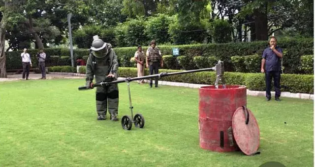 चंडीगढ़ के सेक्टर-17 में बम मिलने से मचा हड़कंप चंडीगढ़ के सेक्टर-17 में बम मिलने से मचा हड़कंप
