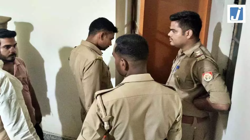 महिला डॉक्टर का शव फंदे से लटका मिला, मां करती रह गई कॉल महिला डॉक्टर का शव फंदे से लटका मिला, मां करती रह गई कॉल