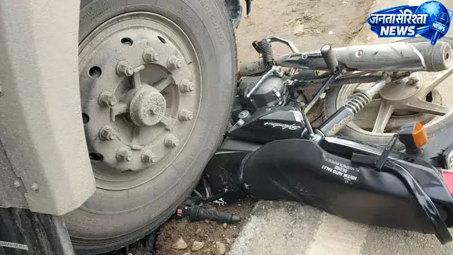 एनएच-39 पर तेज रफ्तार बाइक ने दूसरी बाइक को मारी टक्कर, हादसा टला एनएच-39 पर तेज रफ्तार बाइक ने दूसरी बाइक को मारी टक्कर, हादसा टला