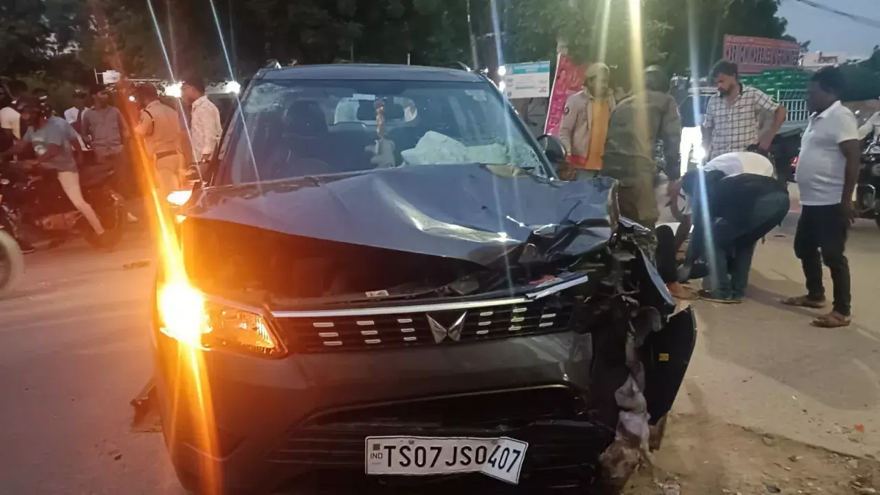 Hyderabad में तेज रफ़्तार SUV ने पूर्व आर्मी जवान को कुचला Hyderabad में तेज रफ़्तार SUV ने पूर्व आर्मी जवान को कुचला