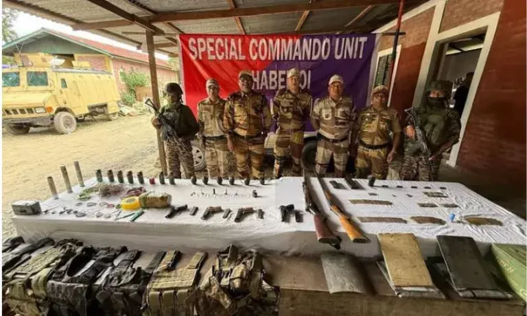 मणिपुर सुरक्षा बल की बड़ी कार्रवाई: इंफाल से हथियार और संदिग्ध IED बरामद मणिपुर सुरक्षा बल की बड़ी कार्रवाई: इंफाल से हथियार और संदिग्ध IED बरामद