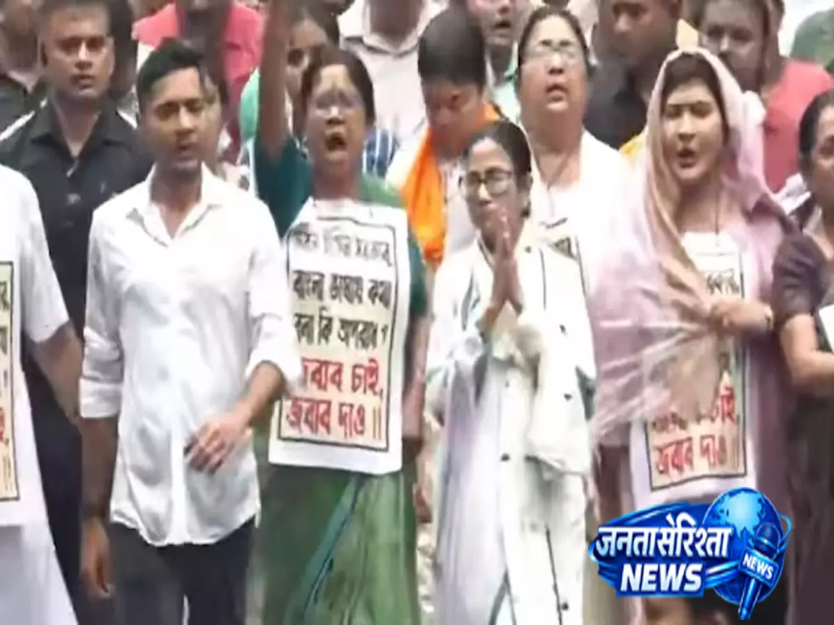 विधानसभा में TMC का शक्ति प्रदर्शन ममता पर हमले के खिलाफ नारेबाजी विधानसभा में TMC का शक्ति प्रदर्शन ममता पर हमले के खिलाफ नारेबाजी