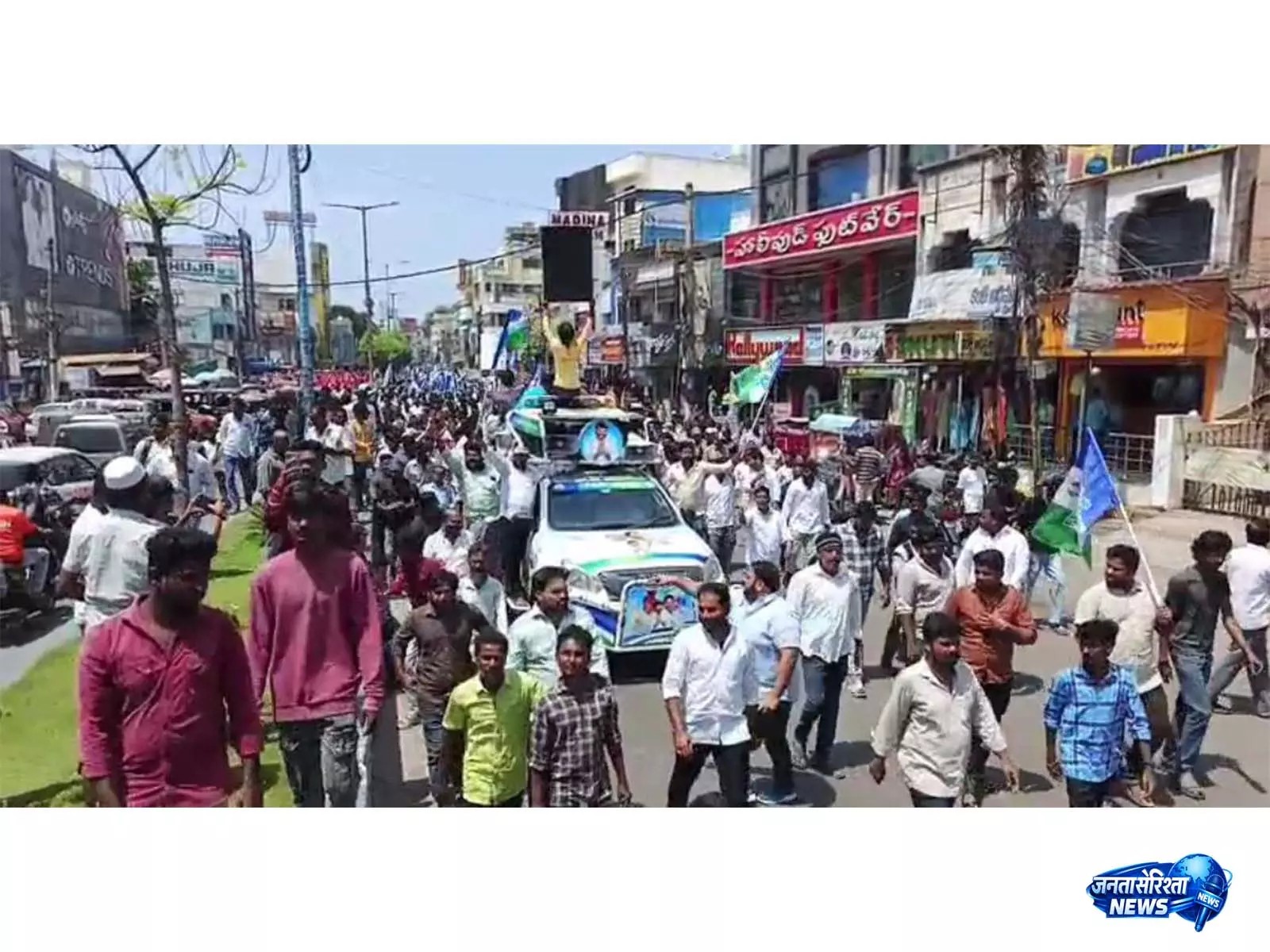 YSRCP ने नेल्लोर में विरोध प्रदर्शन किया और DSC में कथित अनियमितताओं की CBI जांच की मांग की YSRCP ने नेल्लोर में विरोध प्रदर्शन किया और DSC में कथित अनियमितताओं की CBI जांच की मांग की