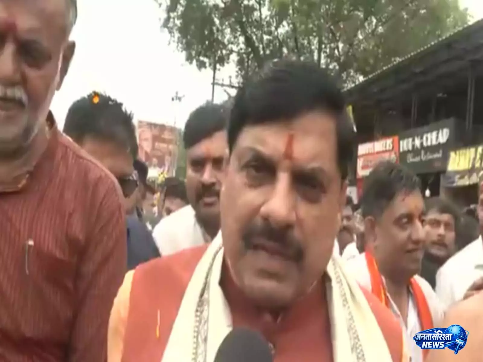 MP के CM यादव ने जबलपुर में संस्कार कांवड़ यात्रा में हिस्सा लिया MP के CM यादव ने जबलपुर में संस्कार कांवड़ यात्रा में हिस्सा लिया