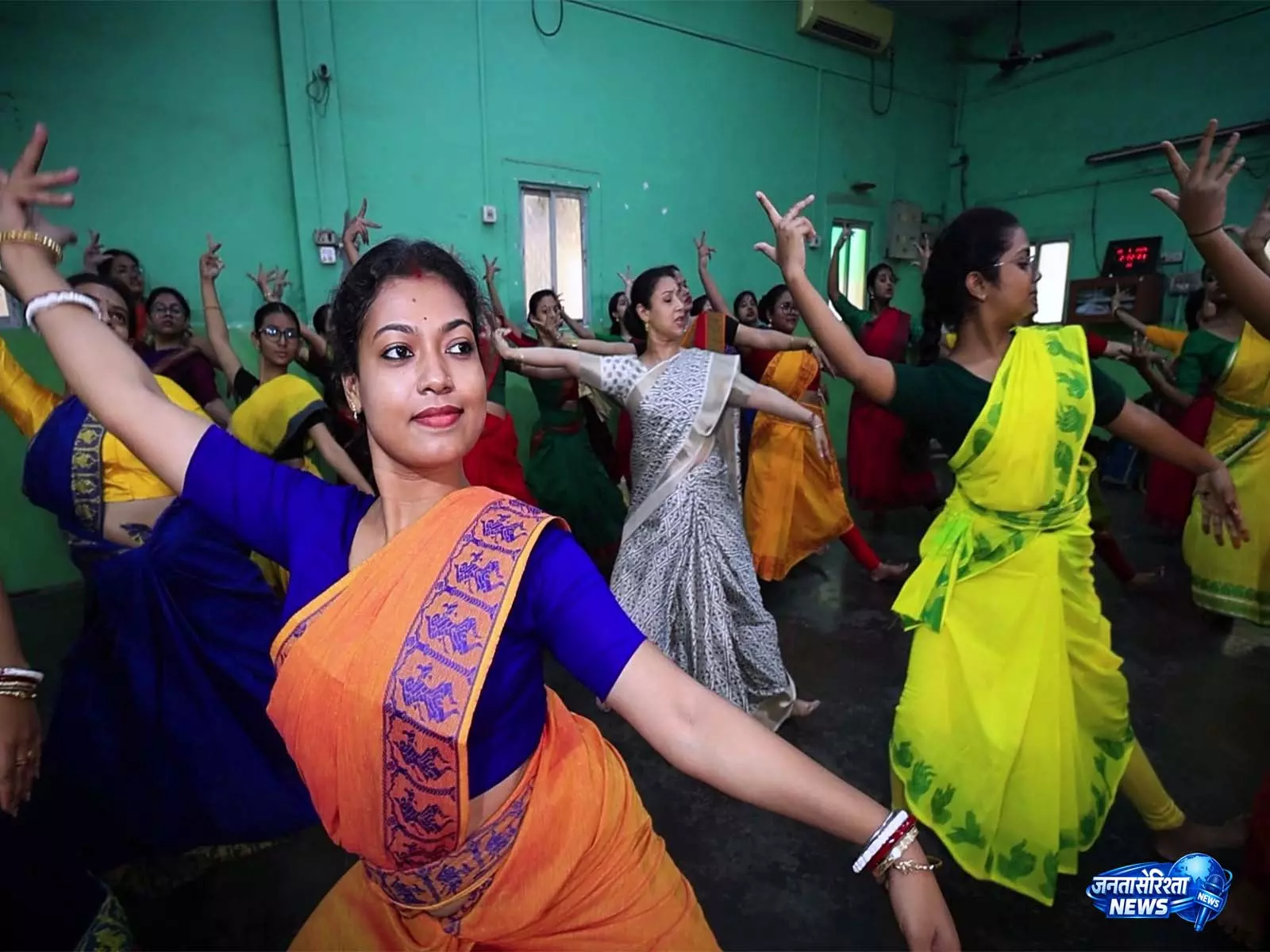 युवा बंगाल ने रवींद्र संगीत को एक नई आवाज़ दी युवा बंगाल ने रवींद्र संगीत को एक नई आवाज़ दी