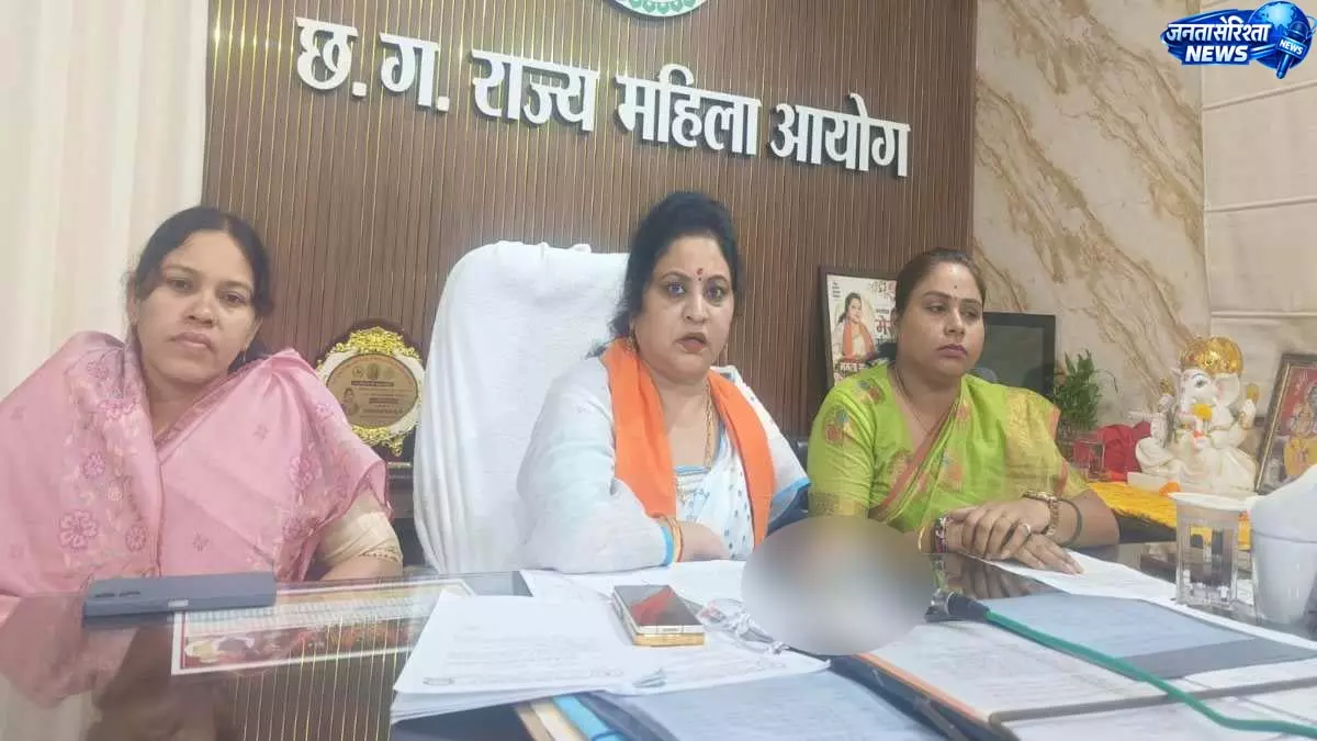 13 नर्सों की आधी सैलरी हड़पने का आरोप, महिला आयोग ने दिए FIR के निर्देश 13 नर्सों की आधी सैलरी हड़पने का आरोप, महिला आयोग ने दिए FIR के निर्देश