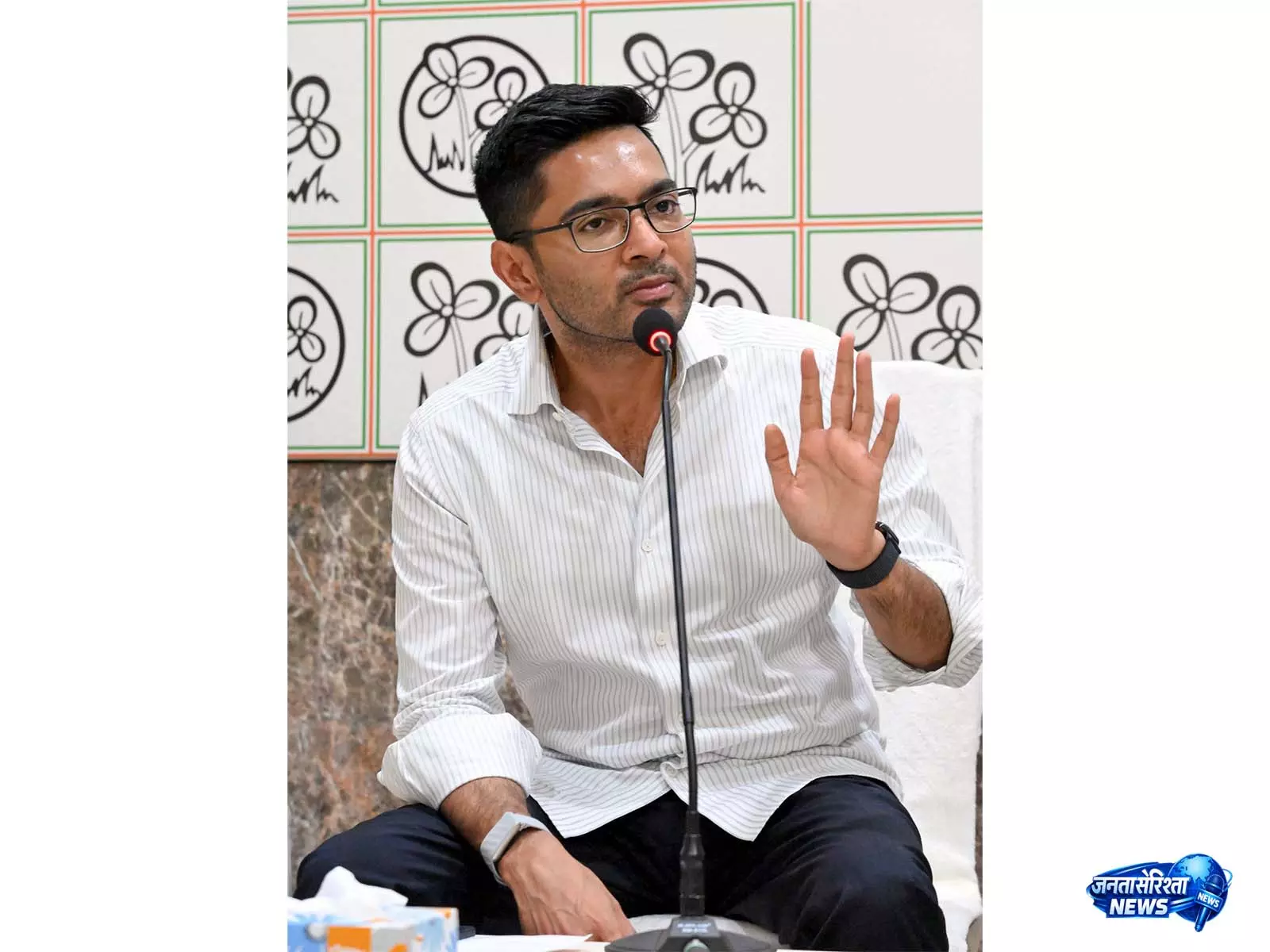 SC ने अभिषेक बनर्जी को सितंबर में आंखों के इलाज के लिए 3 हफ़्ते विदेश जाने की इजाज़त दी SC ने अभिषेक बनर्जी को सितंबर में आंखों के इलाज के लिए 3 हफ़्ते विदेश जाने की इजाज़त दी