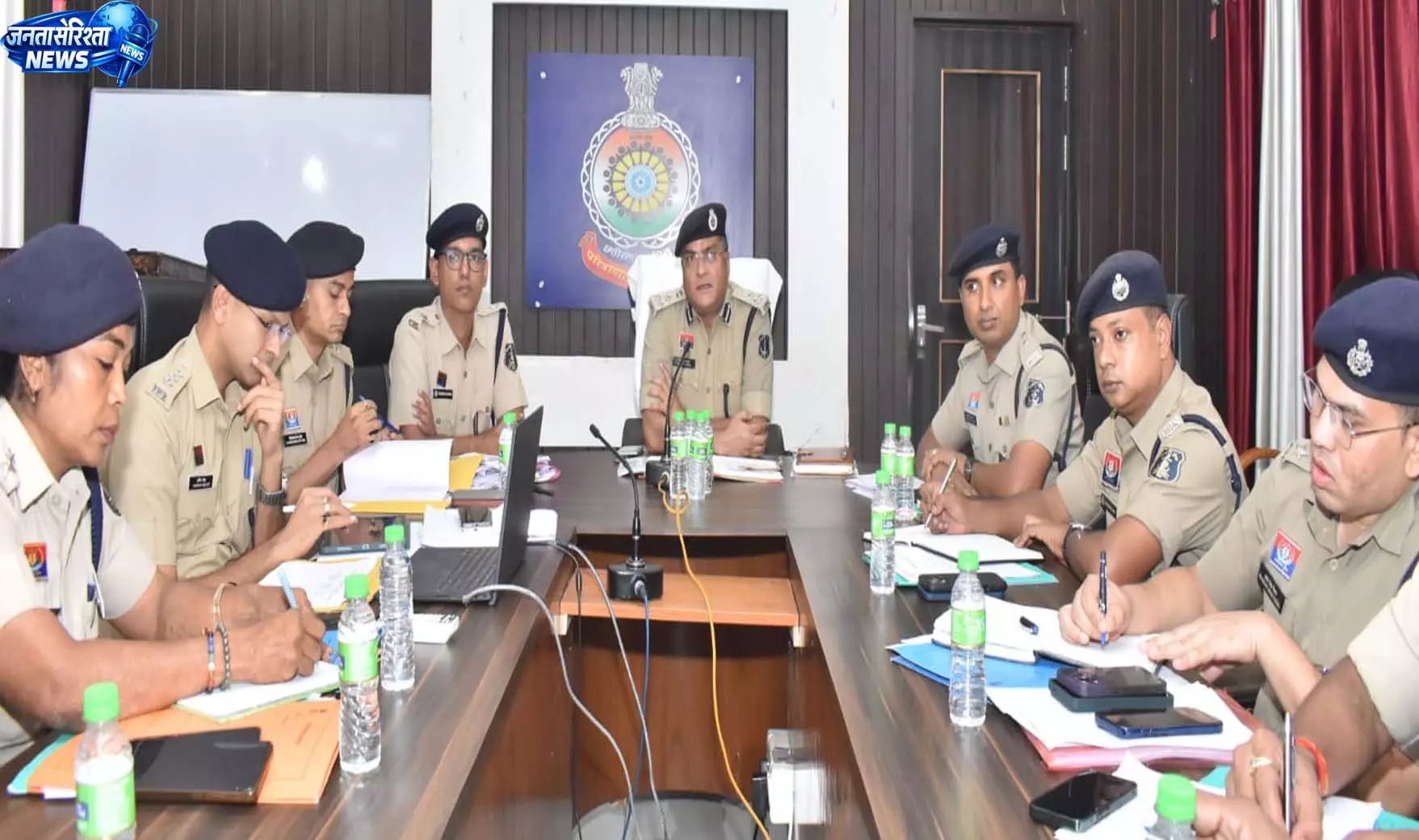 दुर्ग पुलिस की क्राइम मीटिंग में लंबित मामलों और नशे पर फोकस दुर्ग पुलिस की क्राइम मीटिंग में लंबित मामलों और नशे पर फोकस