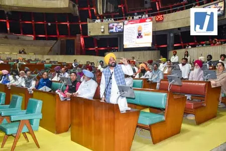 पंजाब सरकार का फैसला, प्राइवेट स्कूलों के मनमानी फीस बढ़ोतरी पर रोक लगाने वाला बिल पास पंजाब सरकार का फैसला, प्राइवेट स्कूलों के मनमानी फीस बढ़ोतरी पर रोक लगाने वाला बिल पास