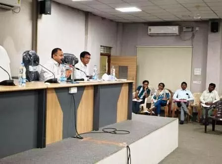 शिक्षा की गुणवत्ता बढ़ाने, एमबीयू व शाला त्यागी बच्चों को पुनः स्कूल से जोडे: सीईओ