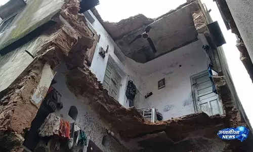 अचानक गिरी हार्डवेयर दुकान की छत, मची अफरा-तफरी, 3 अस्पताल में भर्ती अचानक गिरी हार्डवेयर दुकान की छत, मची अफरा-तफरी, 3 अस्पताल में भर्ती