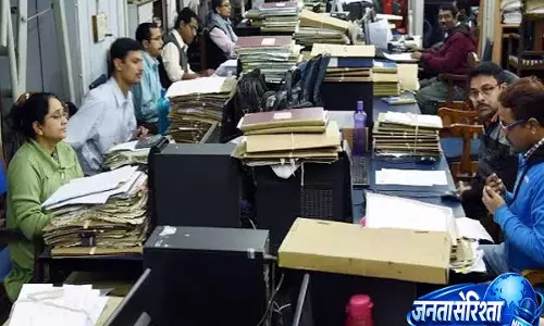 सरकारी कर्मचारियों पर बढ़ी निगरानी 15 अगस्त से वीडियो कॉल के जरिए होगी हाजिरी