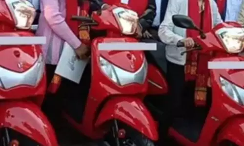 यूपी में छात्राओं को मुफ्त स्कूटी देने की प्रक्रिया तेज