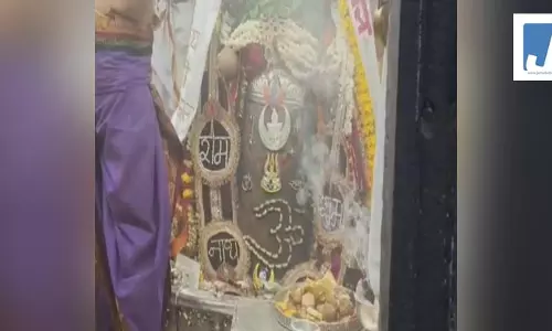 श्रावण शिवरात्रि पर वैष्णव तिलक और ओम से सजे बाबा महाकाल, श्री राम की माला पहन भक्तों को दिए दर्शन