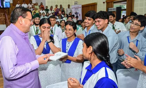 सीएम ने जेन जी छात्रों से किया संवाद, युवाओं ने मेट्रो से लेकर पर्यावरण तक रखे सुझाव