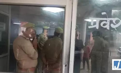 बच्ची से छेड़खानी का आरोप, गिरफ्तारी के बाद बुजुर्ग पुजारी ने थाने में फंदा लगाया बच्ची से छेड़खानी का आरोप, गिरफ्तारी के बाद बुजुर्ग पुजारी ने थाने में फंदा लगाया