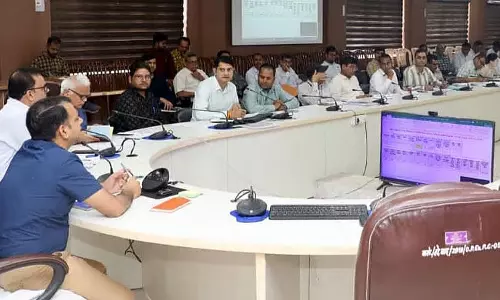 जन विश्वास अभियान की शिकायतों के निस्तारण में लापरवाही पर नाराज हुए कलेक्टर