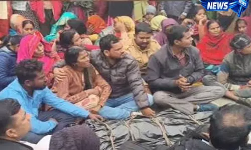 कुशीनगर में युवक की हत्या से तनाव ग्रामीणों ने सड़क जाम कर जताया विरोध