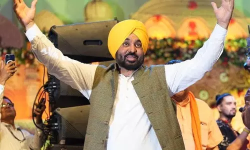 Chandigarh CM मान को सम्मान देने की मांग पर विवाद Chandigarh CM मान को सम्मान देने की मांग पर विवाद