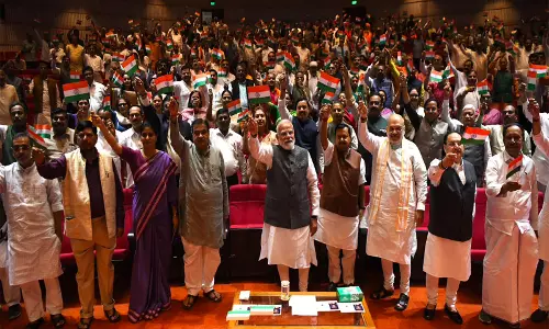 NDA सांसदों का ‘मंगल मिलन’, संसद की ओर मार्च