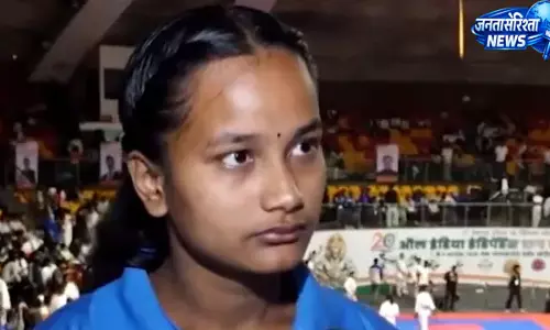 बाढ़ में घर बहा, टेंट में रहने को मजबूर 17 वर्षीय जनमोनी ने जीता नेशनल कराटे चैंपियनशिप में गोल्ड