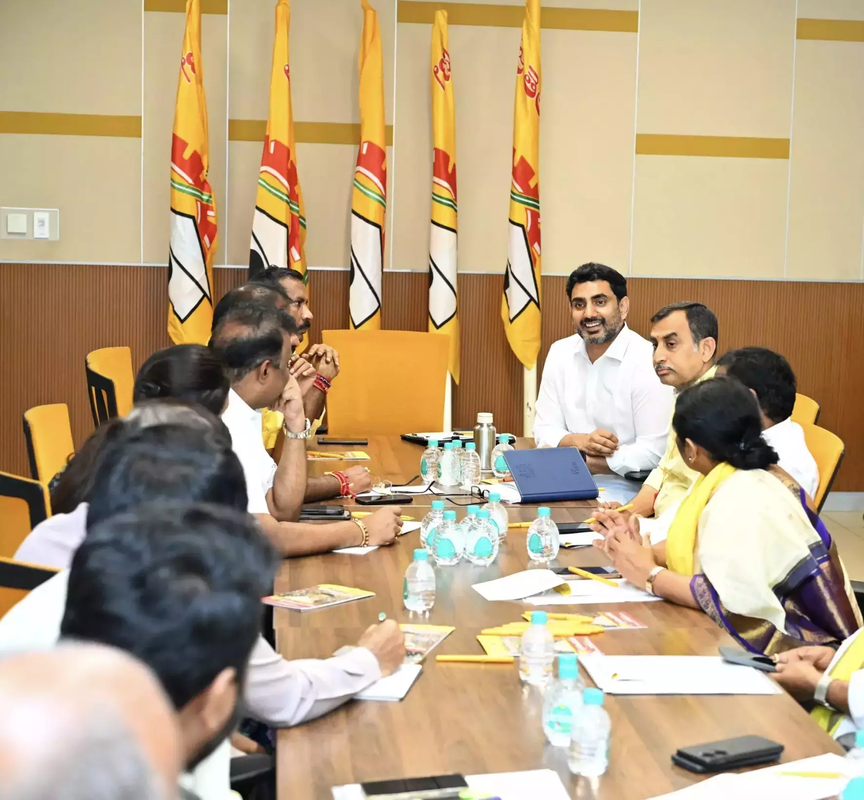 Andhra: लोकेश ने म्यांमार से आंध्र प्रदेश में फंसे बेरोजगार युवाओं को वापस लाने के प्रयासों का वादा किया