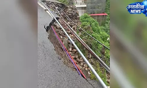 देहरादून में बदला मौसम, पहाड़ों में हल्की बारिश से तीन ग्रामीण मोटर मार्ग बंद देहरादून में बदला मौसम, पहाड़ों में हल्की बारिश से तीन ग्रामीण मोटर मार्ग बंद