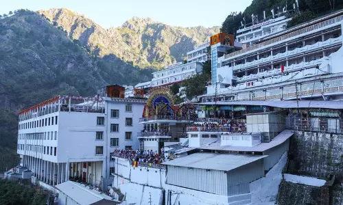 Jammu वैष्णो देवी मंदिर 3 साल में 7,671 किलो धातु दान