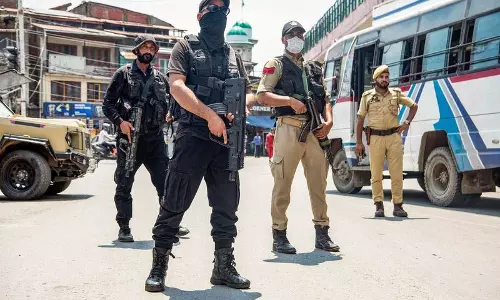 स्वतंत्रता दिवस से पहले Kashmir में सुरक्षा कड़ी स्वतंत्रता दिवस से पहले Kashmir में सुरक्षा कड़ी