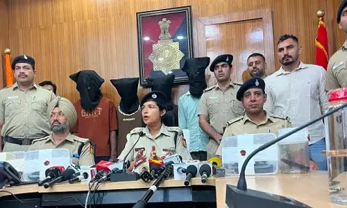 पाकिस्तानी जिगाना पिस्टल समेत हथियार बरामद, 3 बदमाश गिरफ्तार पाकिस्तानी जिगाना पिस्टल समेत हथियार बरामद, 3 बदमाश गिरफ्तार