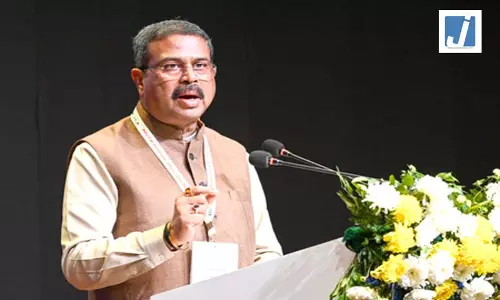 इन्हें झूठ फैलाकर घड़ियाली आंसू बहाना है, धर्मेंद्र प्रधान ने राहुल गांधी पर साधा निशाना इन्हें झूठ फैलाकर घड़ियाली आंसू बहाना है, धर्मेंद्र प्रधान ने राहुल गांधी पर साधा निशाना