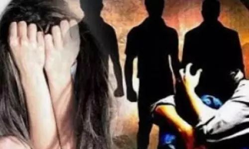Koraput में फ़ोटो शूट के दौरान महिला के साथ गैंग रेप Koraput में फ़ोटो शूट के दौरान महिला के साथ गैंग रेप