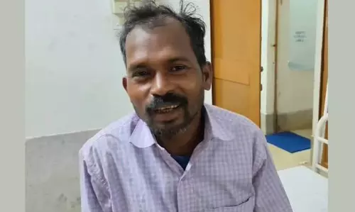 Jharsuguda में कोबरा ने डसा, शख्स ने उसे काटा Jharsuguda में कोबरा ने डसा, शख्स ने उसे काटा