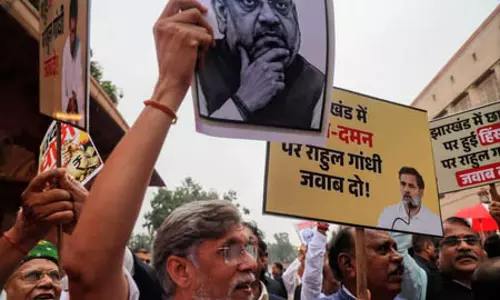 झारखंड छात्र आंदोलन पर NDA-विपक्ष का प्रदर्शन झारखंड छात्र आंदोलन पर NDA-विपक्ष का प्रदर्शन