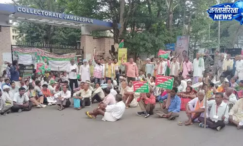 झारखंड आंदोलनकारी संघर्ष मोर्चा का डीसी कार्यालय के सामने प्रदर्शन, मुख्य सड़क जाम