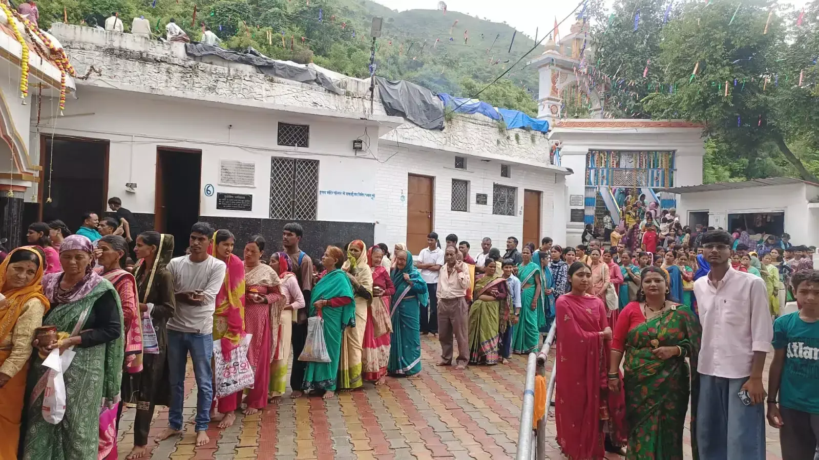 New Tehri: जलाभिषेक को लेकर शिवालयों में उमड़ी भीड़, हर-हर महादेव के जयकारे New Tehri: जलाभिषेक को लेकर शिवालयों में उमड़ी भीड़, हर-हर महादेव के जयकारे
